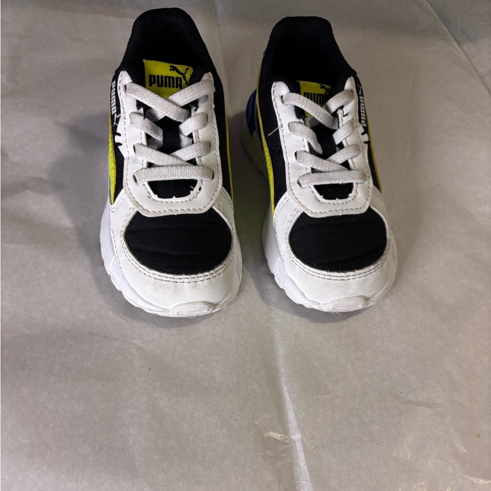 Toddler puma sneakers excellent condition